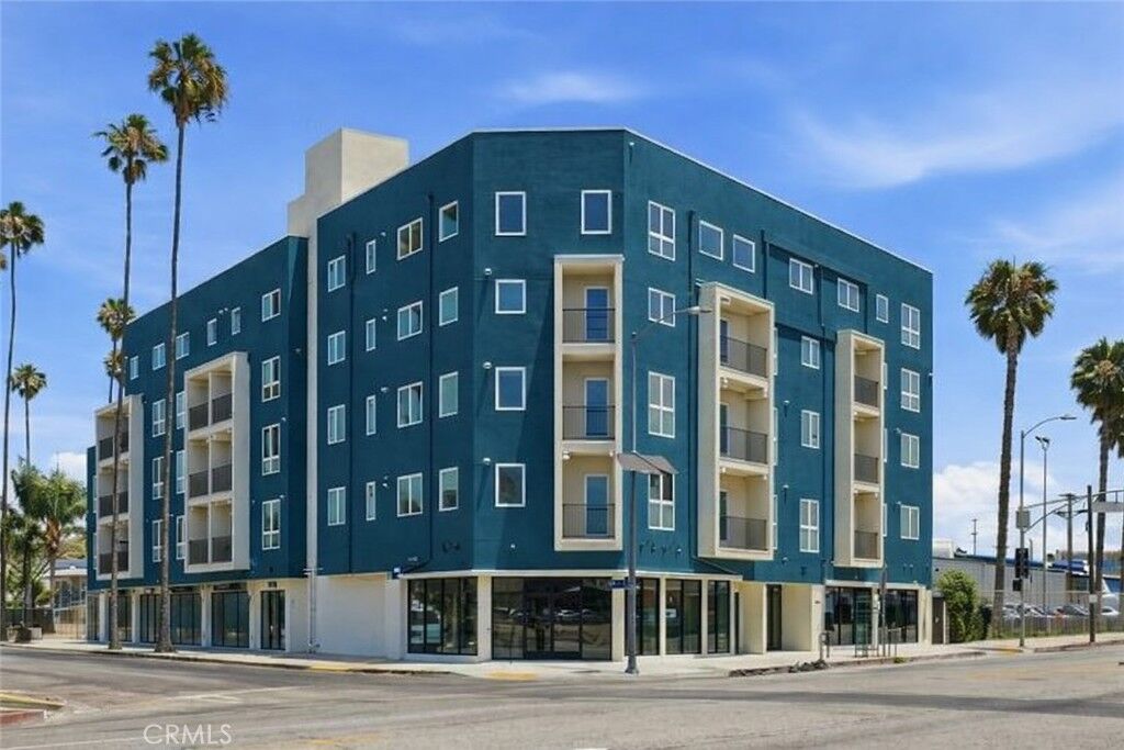 Property Photo:  1818 S Norton Avenue 301  CA 90018 