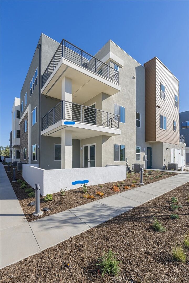 Property Photo:  121 Baluster  CA 92618 