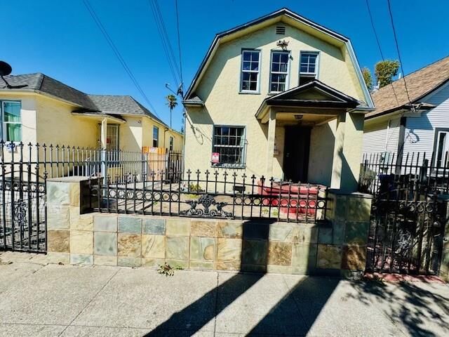 Property Photo:  227 15th Street  CA 94801 