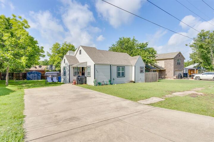 Property Photo: 109 W Purdom Avenue TX 76009