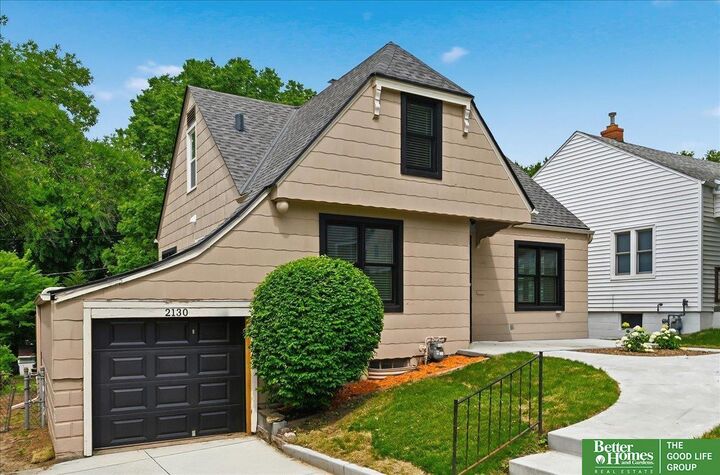 Property Photo:  2130 S 61 Avenue  NE 68106 