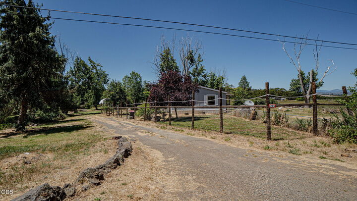 Property Photo: 1245 Davanna Drive OR 97524