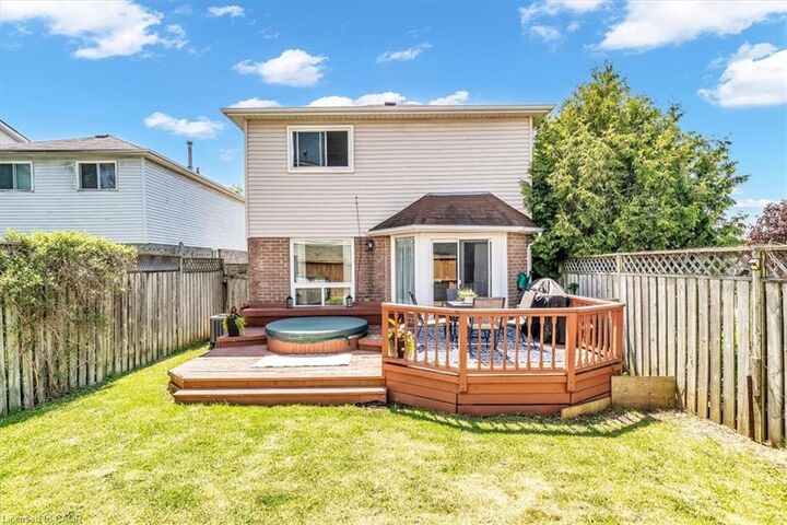 732 Bennett Crescent — photo 1