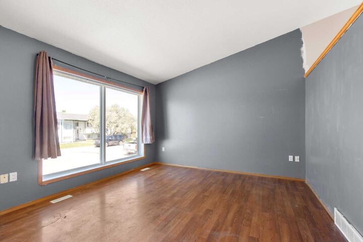 Property Photo:  2385 Hatcher Drive NE  AB T1C 1X5 