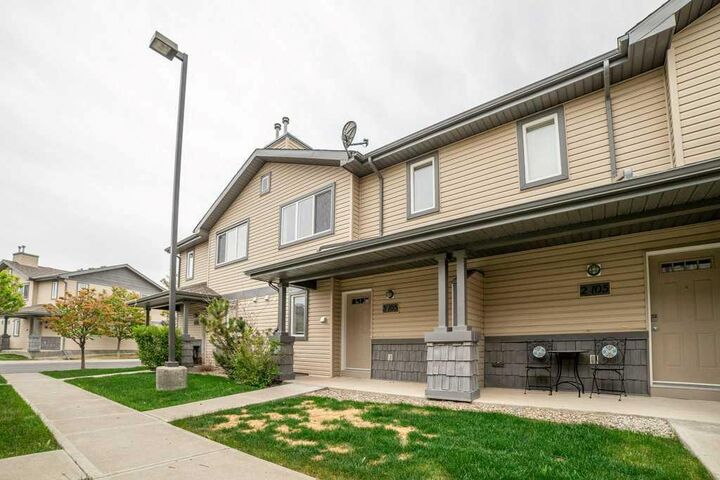 Property Photo: 105 Silkstone Road W 3 AB T1J 3A8