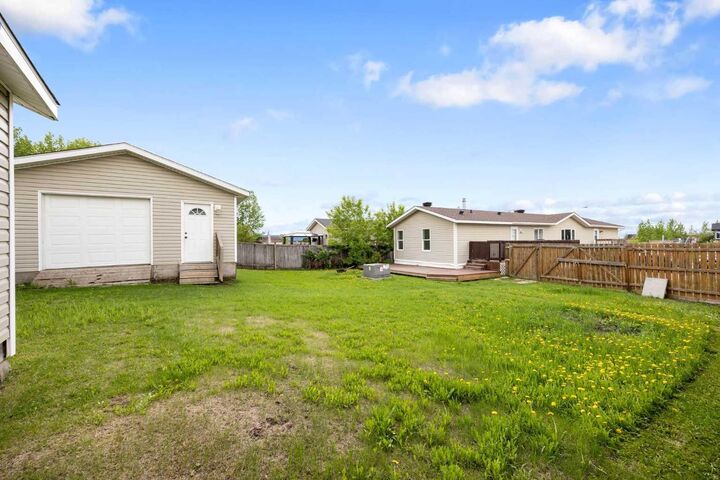 132 Greentree Crescent — photo 1
