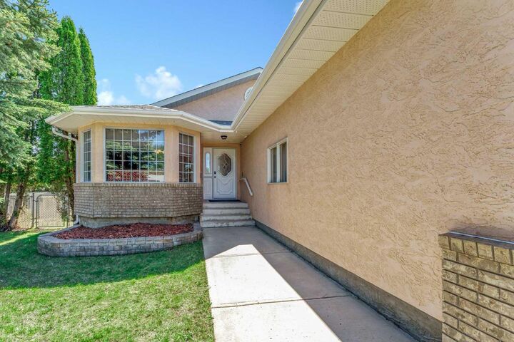 Property Photo:  93 Park Meadows Court SE  AB T1B 4C3 
