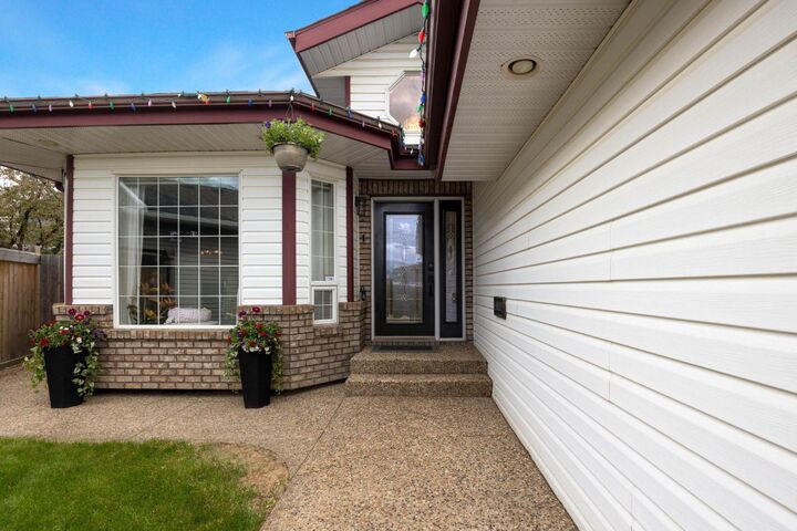 Property Photo:  116 Castle Ridge Lane  AB T9K 5A8 