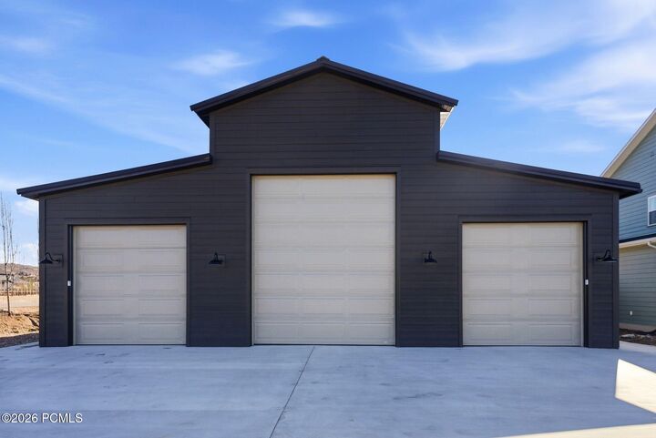 Property Photo:  415 E Earl Street  UT 84098 