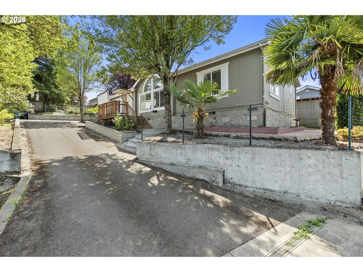 Property Photo: 3228 NE Lombard St OR 97211