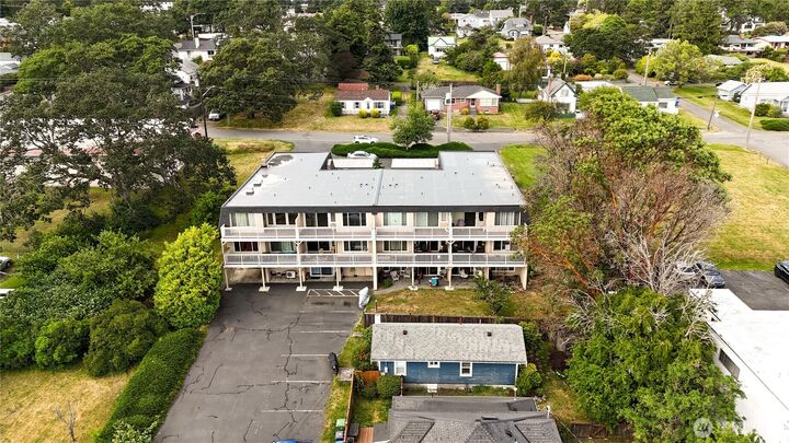 Property Photo:  1199  9th Avenue 204  WA 98277 
