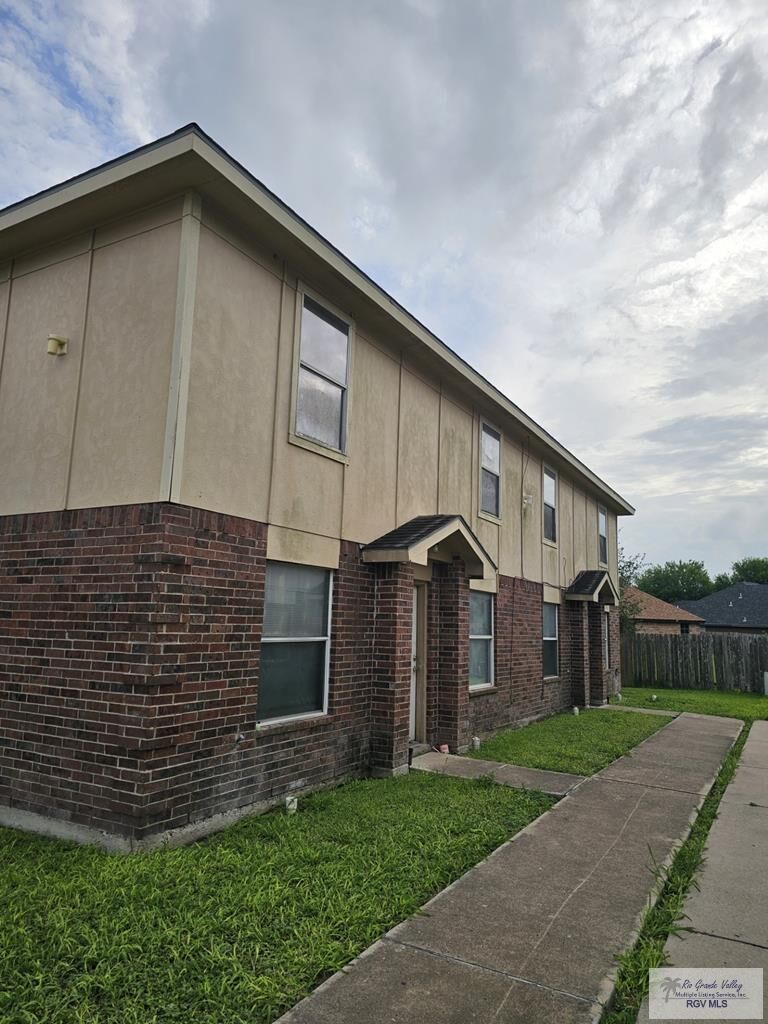Property Photo: 729 Sonesta Dr. B TX 78550