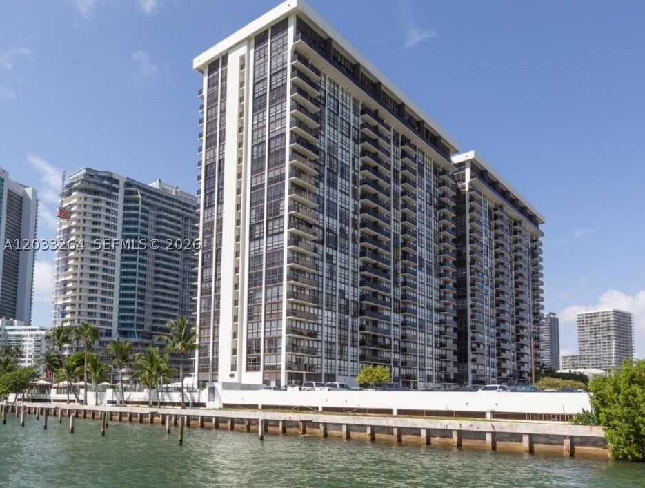 Property Photo:  600 NE 36th St 211  FL 33137 