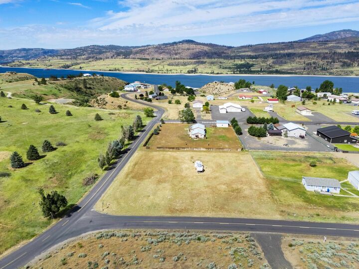 Property Photo:  41977 Fawn Ln N  WA 99122 
