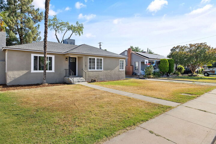 Property Photo: 1142 E Cornell Avenue CA 93704