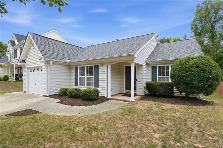 Property Photo:  7 Bluestem Court  NC 27405 