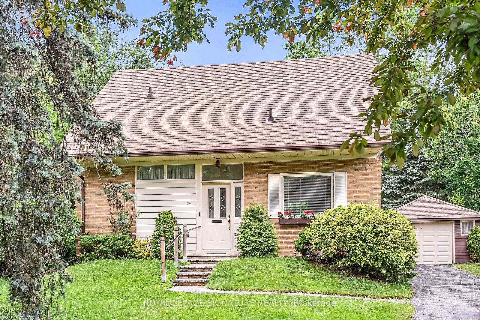 Property Photo:  34 Addison Crescent  ON M3B 1K8 