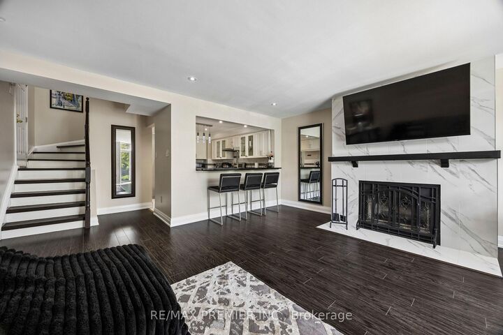Property Photo: 100 Arbors Lane 8 ON L4L 7G4