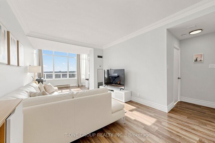 Property Photo:  22 Clarissa Drive Ph6  ON L4C 9R6 