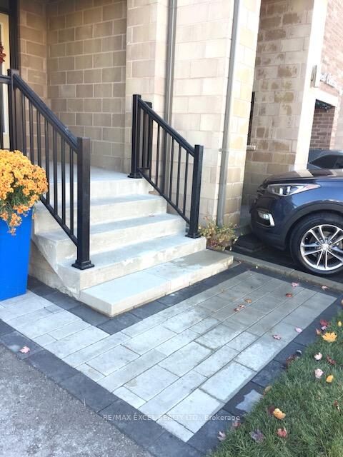Property Photo: 8 Helliwell Crescent ON L4E 5B6