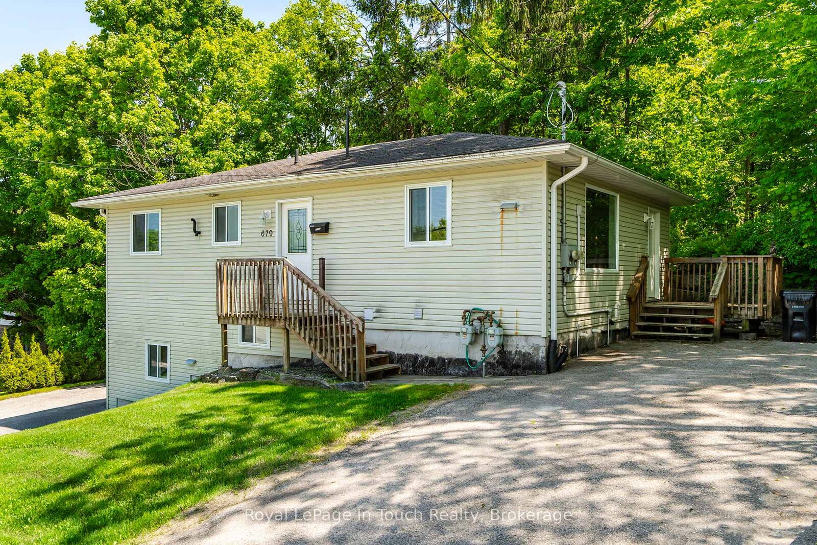 Property Photo: 679 Montreal Street ON L4R 1G5
