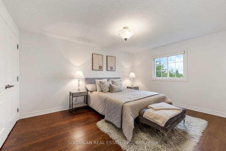 Property Photo: 28 Dunvegan Drive ON L4C 6K1