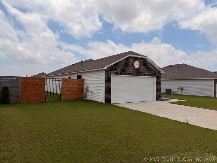 Property Photo:  14844 E 38th Street S  OK 74134 