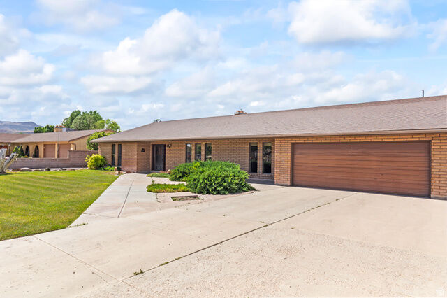 Property Photo: 54 W 100 N UT 84754