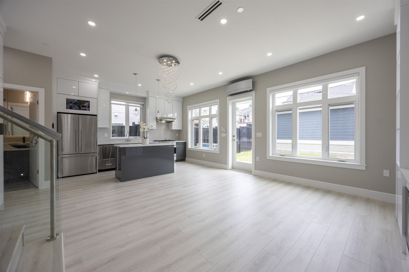 Property Photo: 5808 Lanark Street 2 BC V5P 2Y4