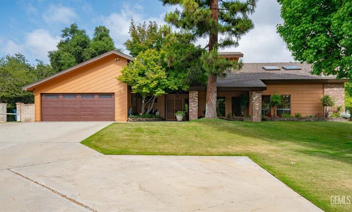 Property Photo: 5001 Fallgatter Street CA 93308