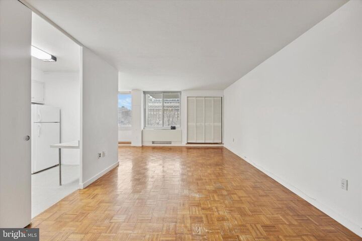 Property Photo:  604 S Washington Square 36 804  PA 19106 