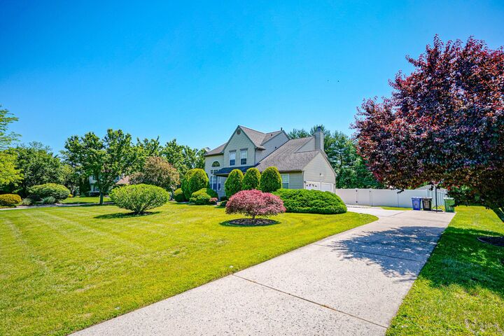 Property Photo:  8 Downing Lane  NJ 08080 