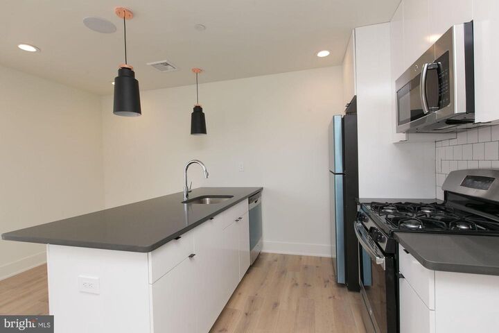 Property Photo: 2431 Frankford Avenue 35 15 PA 19125