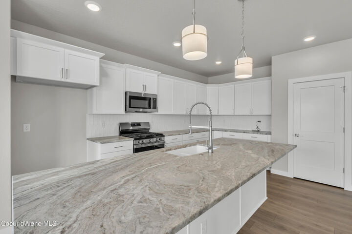 Property Photo:  