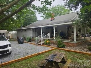 Property Photo: 427 E Mills Avenue NC 28115