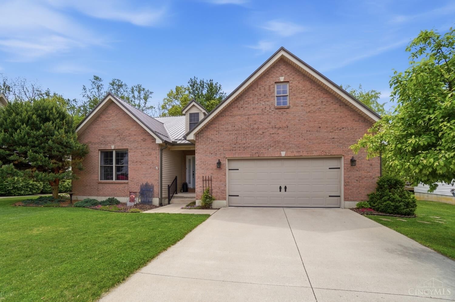 Property Photo:  1503 Meadow Ridge Circle  OH 45177 