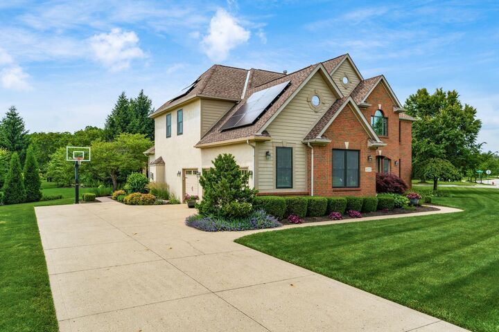 Property Photo: 8322 Meadowmoore Place OH 43147