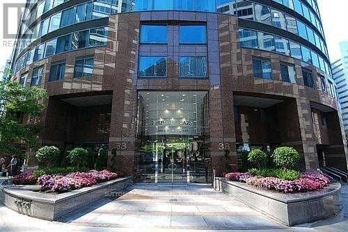 Property Photo:  33 University Avenue 904  ON M5J 2S7 