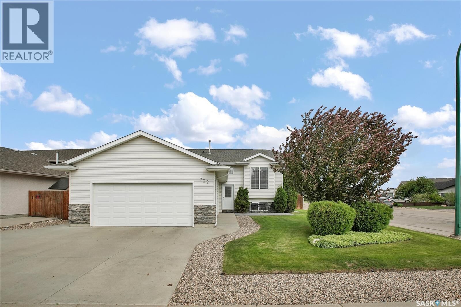 Property Photo: 702 Grabowski Crescent SK S0K 4S0