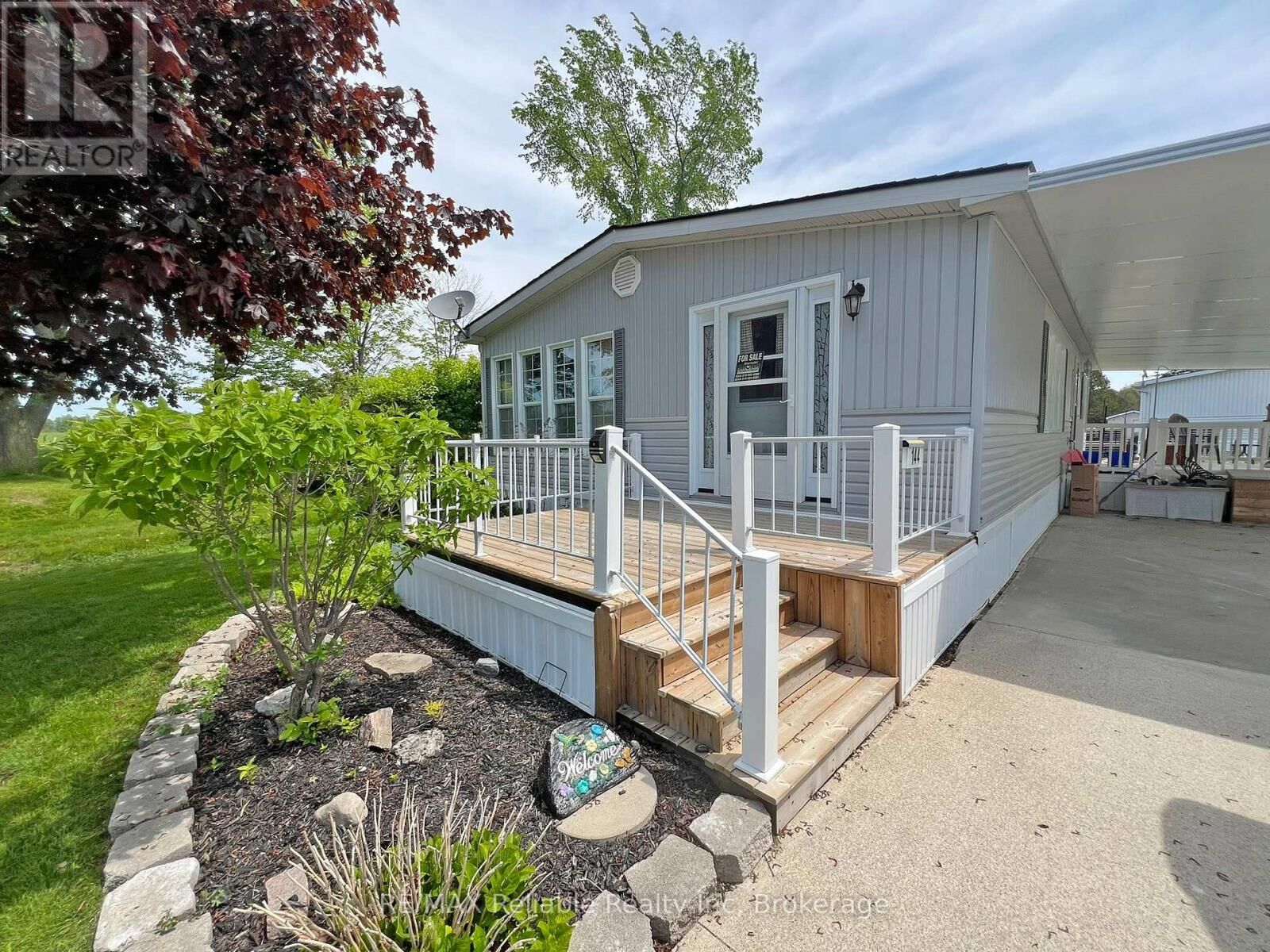 Property Photo: 144 Sandbagger Crescent ON N0M 1G0