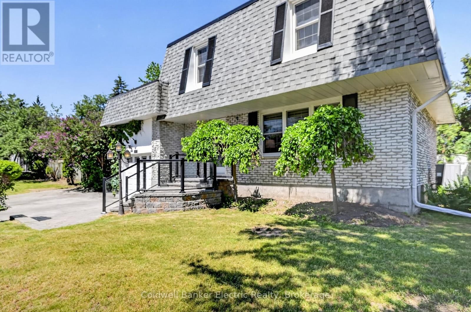 Property Photo:  197 Patricia Crescent  ON K9J 6X4 