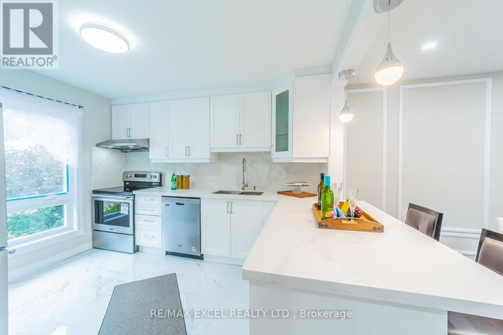 Property Photo:  21 Livonia Place 112  ON M1E 4W5 