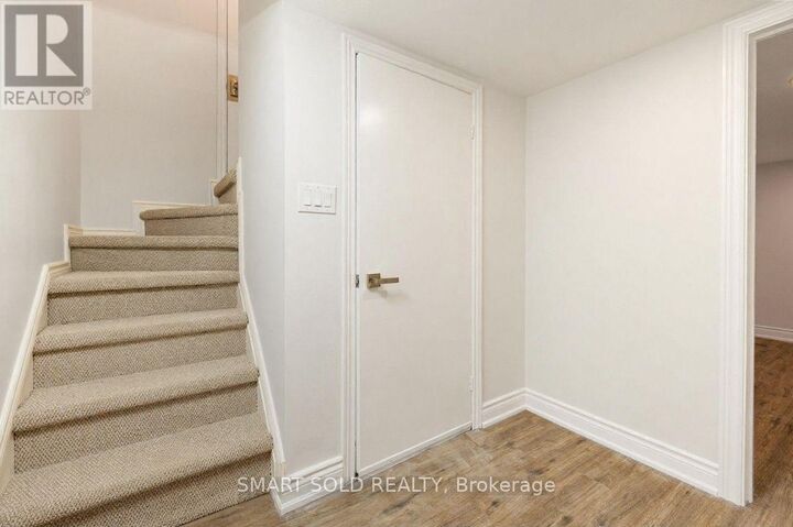 Property Photo:  10 Holman Crescent Lower  ON L4G 1Z9 