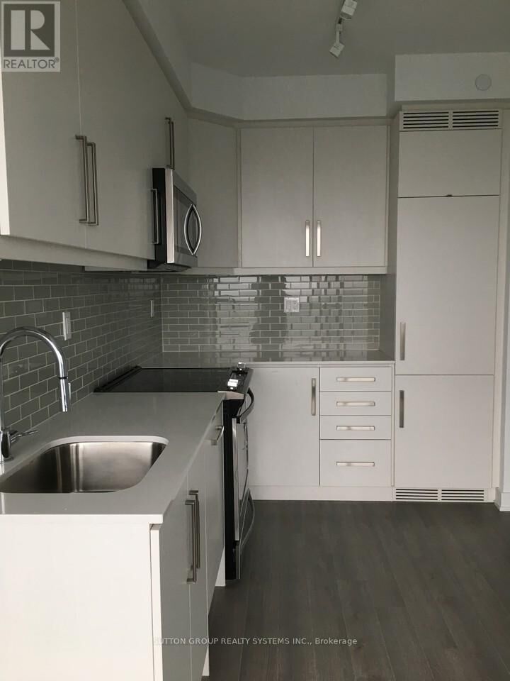 Property Photo: 5180 Yonge Street West 1601 ON M2N 0K5