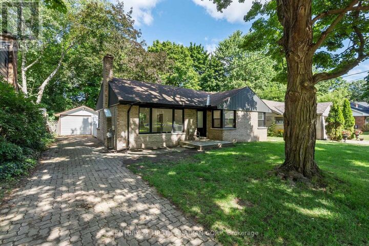 Property Photo: 32 Braemar Crescent ON N6H 2X1