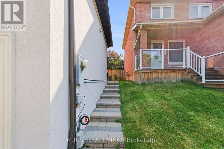 Property Photo:  39 Palmer Drive Bsmnt  ON L1S 5V1 