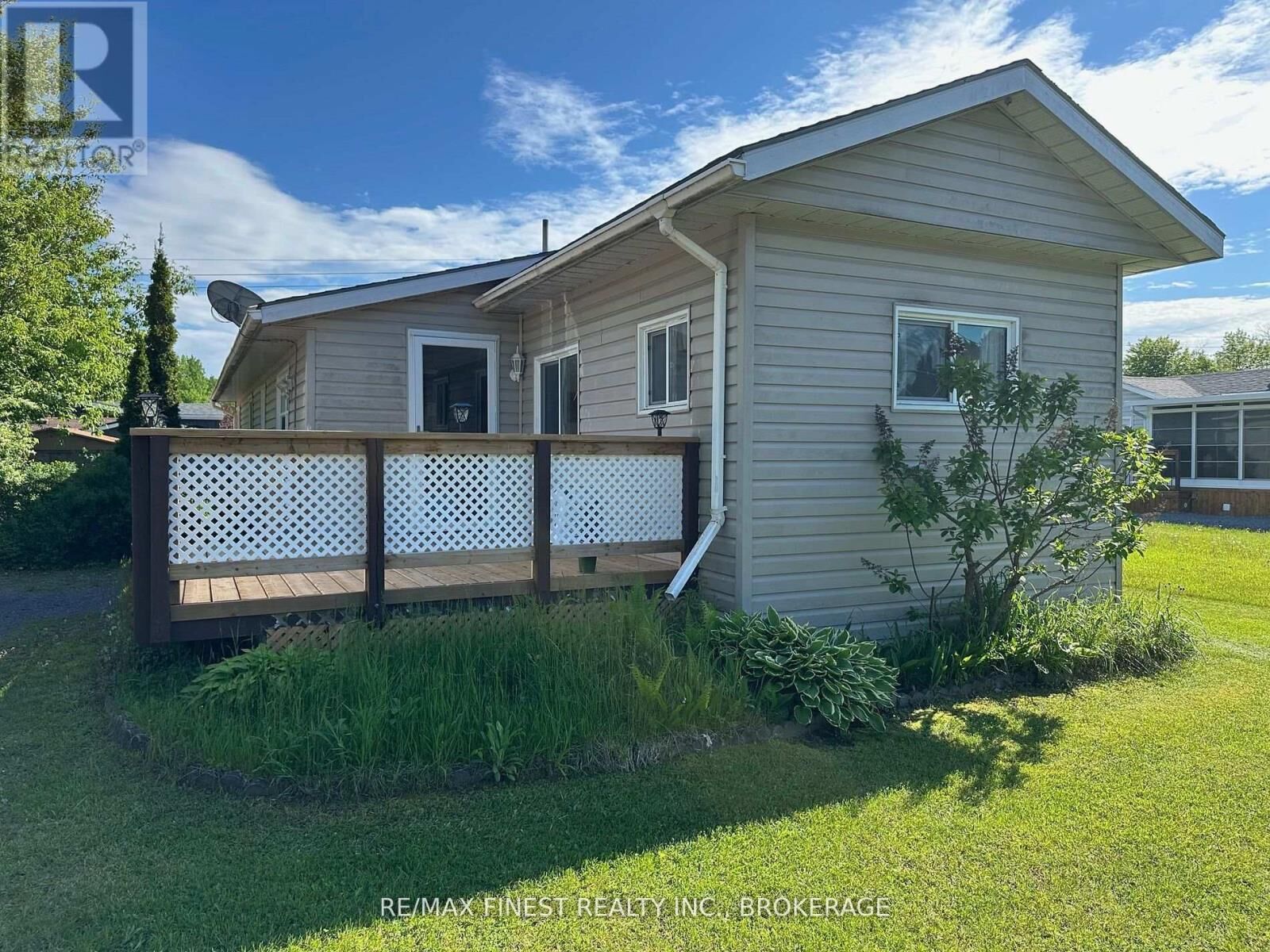 Property Photo: 4425 Front Street ON K0H 2W0