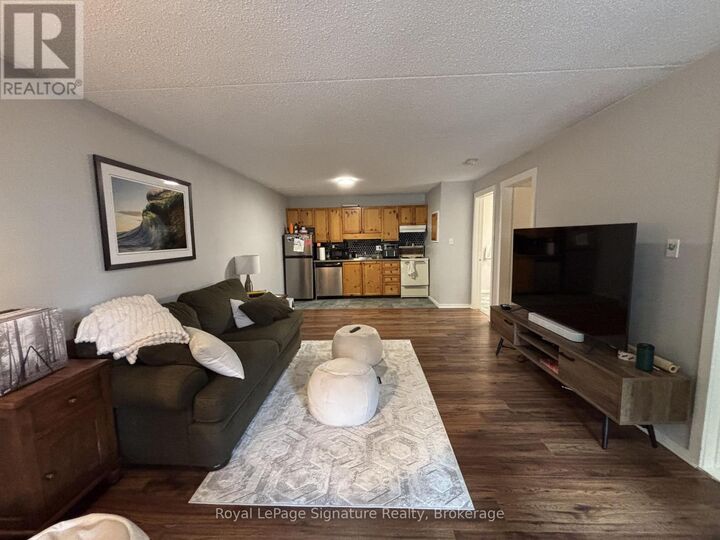 Property Photo:  11 Dawson Drive 717  ON L9Y 5B4 