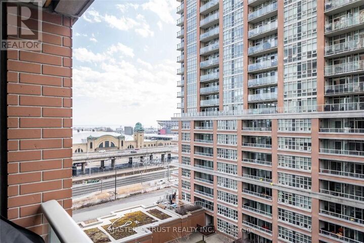 Property Photo: 75 East Liberty Street 1010 ON M6K 3R3