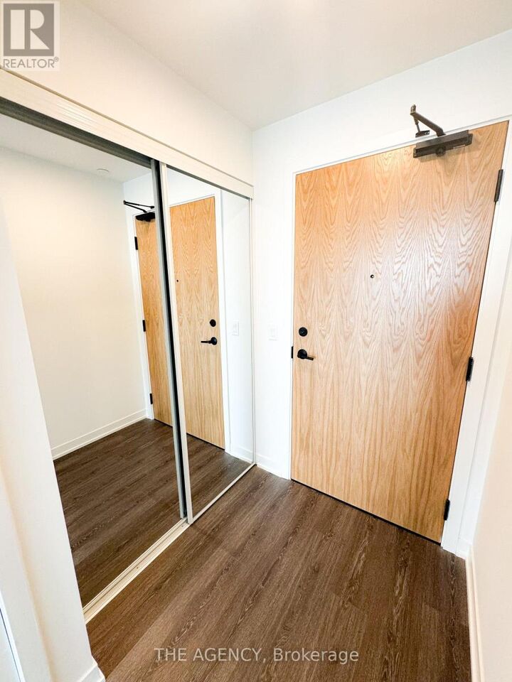 Property Photo: 7950 Bathrust Street B2105 ON L4J 0L4